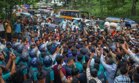 Students withdraw road blockade in Ctg