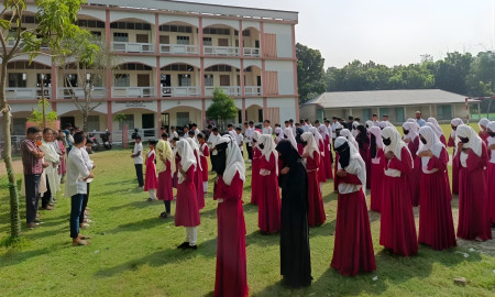 Teachers take classes on holidays to compensate students’ loss