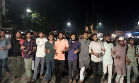 বেরোবিতে আ.লীগ নিষিদ্ধের দাবিতে শিক্ষার্থীদের বিক্ষোভ