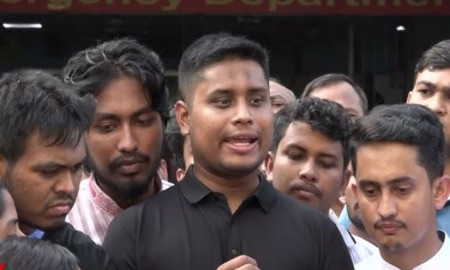 তিন দফার একটি বাকি থাকলেও রাস্তা থেকে উঠবে না ছাত্র-জনতা: হাসনাত