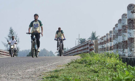 মেরিন ড্রাইভে শেষ হলো বৈশাখী ট্রায়াথলন