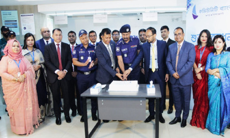 সারাদেশে পুলিশের জন্য ‘ডেডিকেটেড সার্ভিস ডেস্ক’ চালু করল কমিউনিটি ব্যাংক 