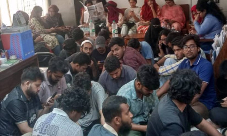 কারণ দর্শানোর নোটিশ: কুয়েট প্রশাসনের সঙ্গে শিক্ষার্থীদের বৈঠক