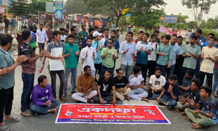 বরিশাল বিশ্ববিদ্যালয়ে ভিসি বিরোধী আন্দোলন তুঙ্গে, এবার দক্ষিণবঙ্গ ব্লকেড