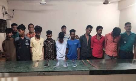 রাজধানীর মোহাম্মদপুরে দেশীয় অস্ত্রসহ কিশোর গ্যাংয়ের ৯ সদস্য গ্রেপ্তার