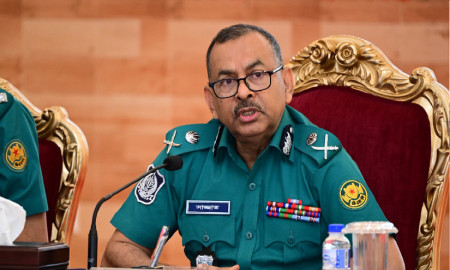 ‘নিষিদ্ধ রাজনৈতিক দলের কার্যক্রম ও নাশকতার ব্যাপারে সর্বোচ্চ সতর্ক থাকতে হবে’