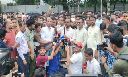 ‘পিছু হটার সুযোগ নেই, দাবি না মানলে কাকরাইল মোড়ই হবে নতুন জনদাবির কেন্দ্রবিন্দু’