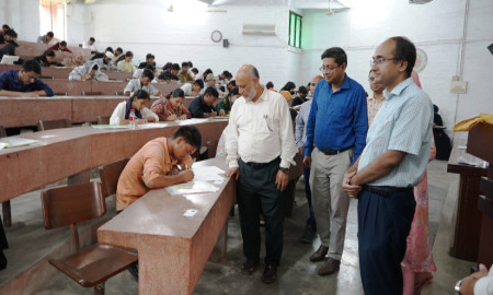 বাকৃবিতে ঢাবির ব্যবসায় শিক্ষা ইউনিটের পুনঃভর্তি পরীক্ষা অনুষ্ঠিত, উপস্থিতি ৭৩%