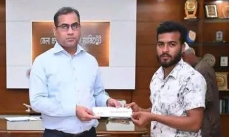 ‘জুলাই যোদ্ধা’ অনুদান পেলেন যুবলীগ নেতা