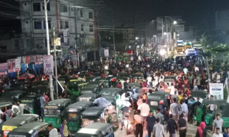 শাবিপ্রবির অধ্যাপককে মারধর, মধ্যরাতে সড়ক অবরোধ শিক্ষার্থীদের