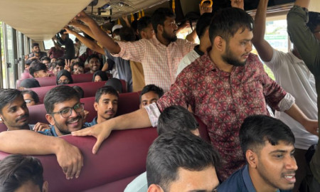 ‘লংমার্চ টু ইউজিসি’ বাস্তবায়নে বাসযোগে ঢাকায় ডিজিটাল বিশ্ববিদ্যালয় শিক্ষার্থীরা 