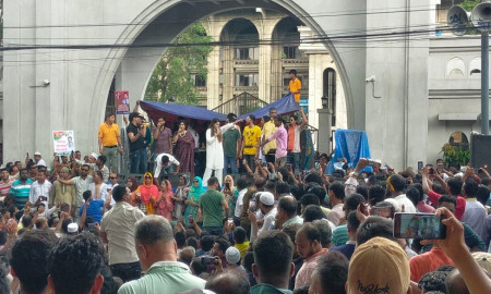 ইশরাককে দায়িত্ব বুঝিয়ে দেওয়ার দাবিতে উত্তাল নগর ভবন, যোগ দিলেন সংগীত শিল্পীরা