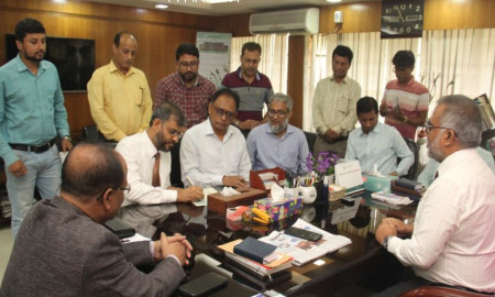 ইবিতে বৈদ্যুতিক উপকেন্দ্র নির্মাণে কুষ্টিয়া পল্লী বিদ্যুতের সঙ্গে চুক্তি সই