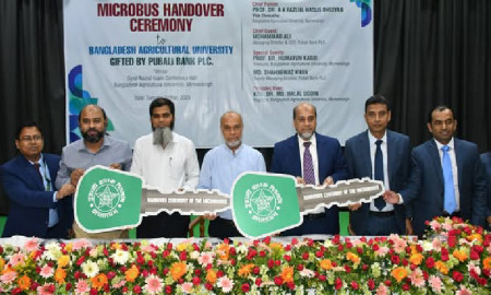 বাকৃবিতে পূবালী ব্যাংকের দুটি মাইক্রোবাস উপহার