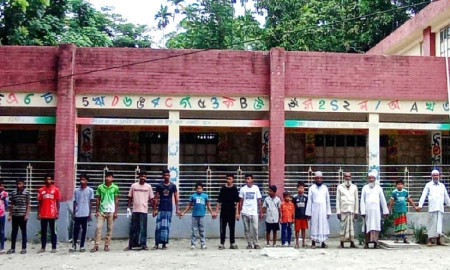 শিক্ষার্থীকে মারধর, প্রধান শিক্ষকের শাস্তির দাবিতে মানববন্ধন
