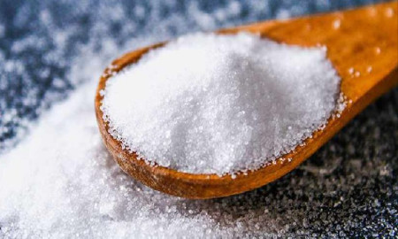 হৃদ্‌রোগ-হাড় ক্ষয়ের নীরব ঘাতক লবণ, কাঁচা লবণে কি ঝুঁকি আরও বেশি?