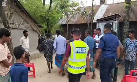 বিস্কুট কেনার কথা বলে দোকানদারকে ঘুম থেকে ডেকে তুলে কুপিয়ে হত্যা