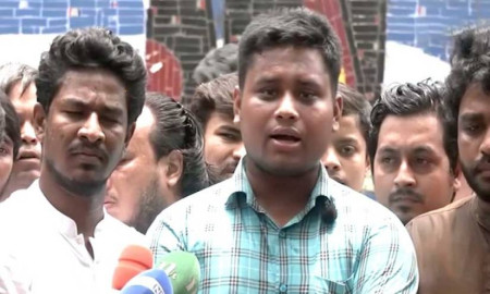 সরকারকে জিম্মি করে সংস্কারে বাধা দিলে পরিস্থিতি ভালো হবে না: হাসনাত