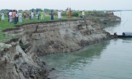 যমুনার ভাঙনে নিঃস্ব শত শত পরিবার, স্থায়ী সমাধানে দাবি 