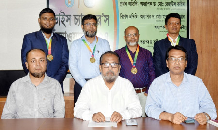 খুবিতে ভাইস-চ্যান্সেলর অ্যাওয়ার্ড পেলেন ৪ শিক্ষক