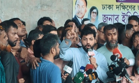 বৃষ্টির মধ্যেই ইশরাকের আগমন, উত্তাল নগরভবন 