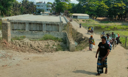 আইনি জটে থেমে আছে শিক্ষার্থীদের স্কুলপথ