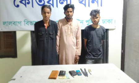 রাজধানীতে দেশি অস্ত্রসহ ৩ পেশাদার ছিনতাইকারী গ্রেপ্তার