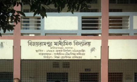 বিদ্যালয়ের এমপিওভুক্ত শিক্ষক তিনি, ২০ বছরেও দেখেননি কেউ