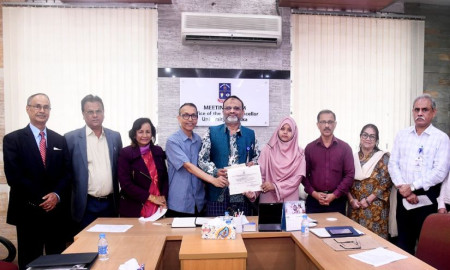 ‘ঢাবি অর্থনীতি ১৯৭৬ স্মৃতি বৃত্তি’ পেলেন দুই শিক্ষার্থী