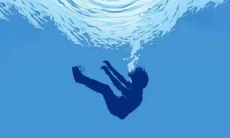 কাঁঠাল তুলতে গিয়ে পুকুরে ডুবে শিশুর মৃত্যু