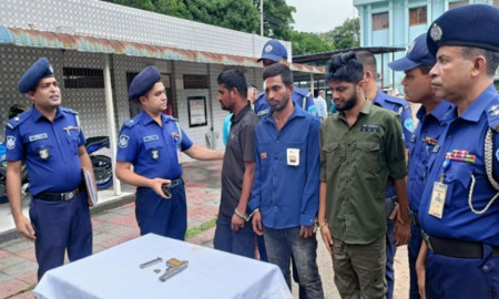 সন্ধ্যায় জেল থেকে মুক্ত হয়ে রাতেই ডাকাতি
