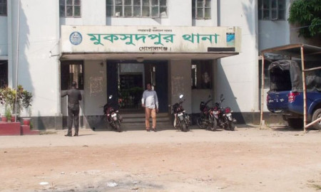 পূর্ব শত্রুতার জেরে বৃদ্ধকে কুপিয়ে হত্যা, বাড়িঘর ভাংচুর-লুটপাট