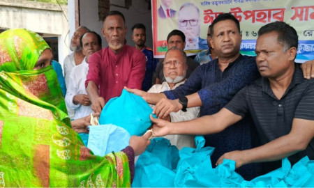 দরিদ্র পরিবারের পাশে বিএনপি, ঈদ উপহার পেল ৩ শতাধিক পরিবার