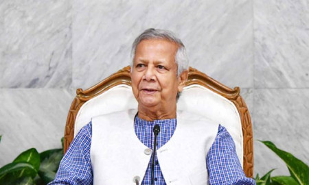 লন্ডনে চার দিনের সফরে পৌঁছেছেন প্রধান উপদেষ্টা ইউনূস