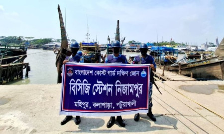 কলাপাড়ায় তিনটি অবৈধ ট্রলিং বোট জব্দ