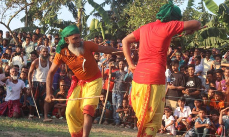 ময়মনসিংহে ঐতিহ্যবাহী লাঠিখেলা দেখতে হাজারো দর্শকের ভিড়