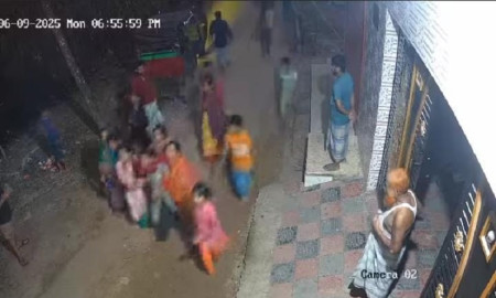 কিশোরের ওপর হামলার প্রতিবাদ করায় বোনকে তুলে নিয়ে মারধর