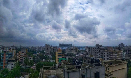 মেঘ আছে, তবু কমছে না গরম—কারণ কী?