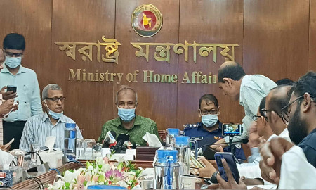 বাংলাদেশি থাকলে বৈধ চ্যানেলে পাঠান—ভারতকে স্বরাষ্ট্র উপদেষ্টা