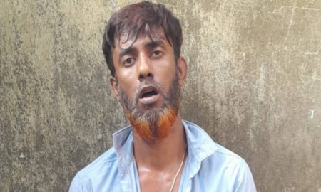 নাটোরে সেনাবাহিনীর অভিযানে মাদক কারবারি আটক