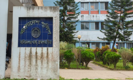 ব্রাহ্মণবাড়িয়ায় সংঘর্ষ থামাতে গিয়ে হামলার শিকার পুলিশ, ওসিসহ আহত ২০