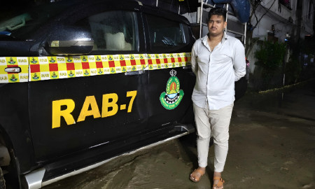  বৈষম্যবিরোধী আন্দোলনে হত্যাচেষ্টা মামলায় যুবলীগ নেতা গ্রেপ্তার