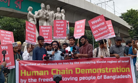 ইরানে-ইসরায়েলের-হামলা-প্রতিবাদে-ঢাবিতে-ইনকিলাব-মঞ্চের-মানববন্ধন