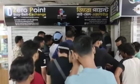 ব্যাগভর্তি মোবাইল লুট করে দোকানে নতুন তালা দিল দুর্বৃত্তরা