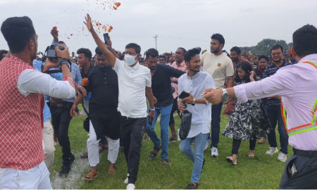 কিডনি দানে জীবন বাঁচল স্বামীর, প্রশংসায় ভাসছেন স্ত্রী