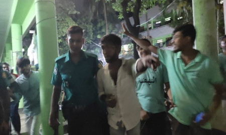 ঢাকা আলিয়ার হলে চোর আটক, গার্ড-প্রশাসনের ঘুম ভাঙবে এবার?
