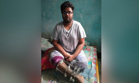 টিউশনির পাশাপাশি পাঠাওয়ে কাজ করা জুলাইযোদ্ধা কাতরাচ্ছেন বিছানায়