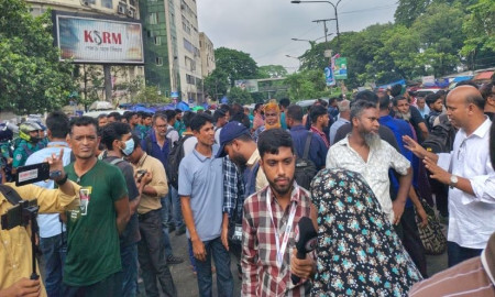শাহবাগ অবরোধ করেছেন চাকরিচ্যুত বিডিআর সদস্যরা