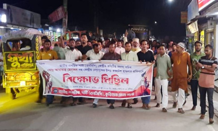 এনসিপির কেন্দ্রীয় নেতাদের ওপর ককটেল হামলার প্রতিবাদে কুড়িগ্রামে বিক্ষোভ মিছিল