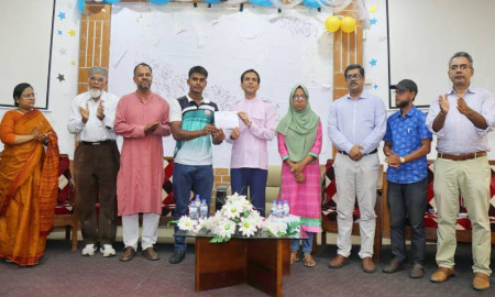 যবিপ্রবির ৩২৫ মেধাবী শিক্ষার্থীকে বৃত্তি প্রদান